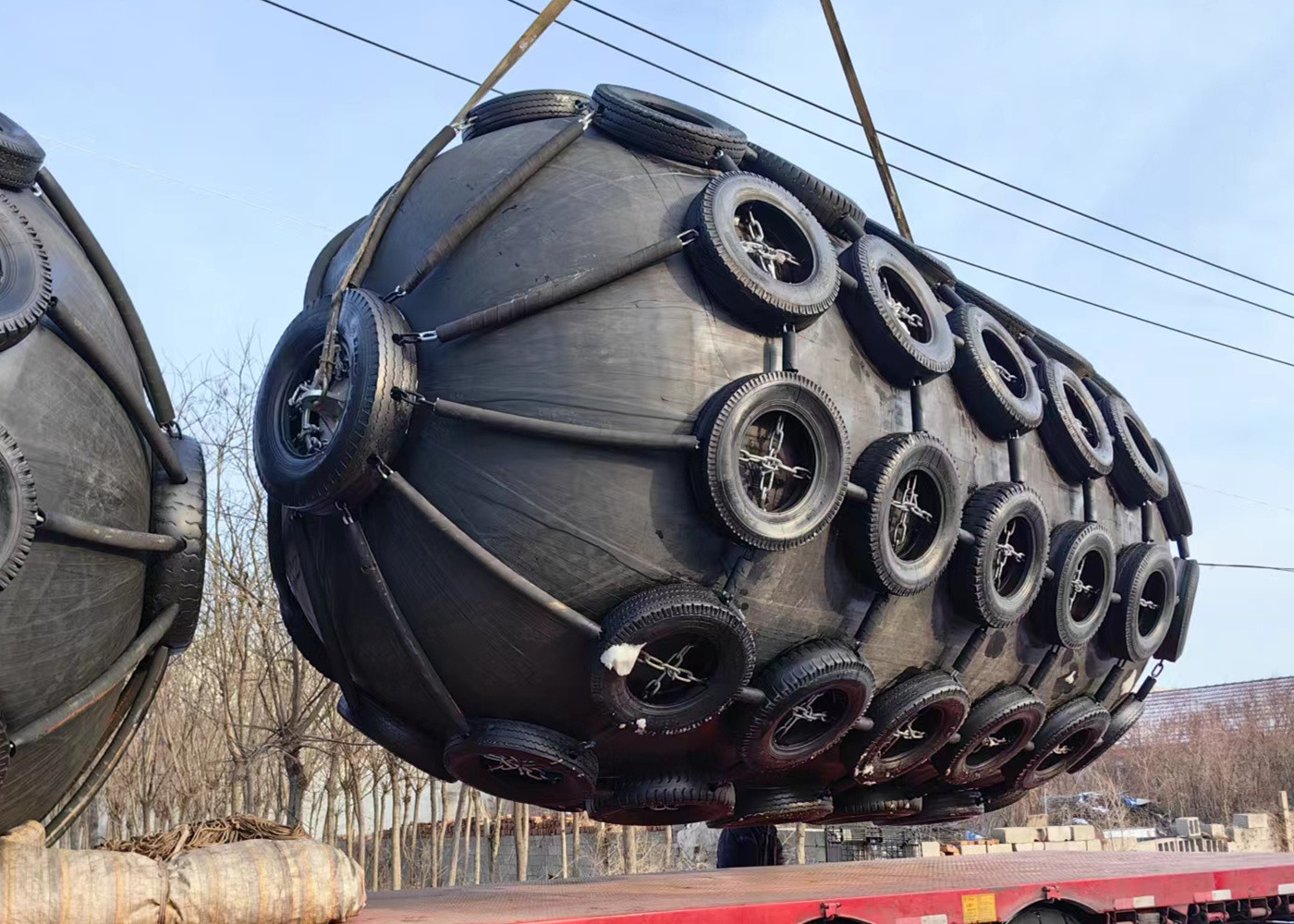 Yokohama STS STD Pneumatic Rubber Fender Marine Ball With Chain And Tires Net