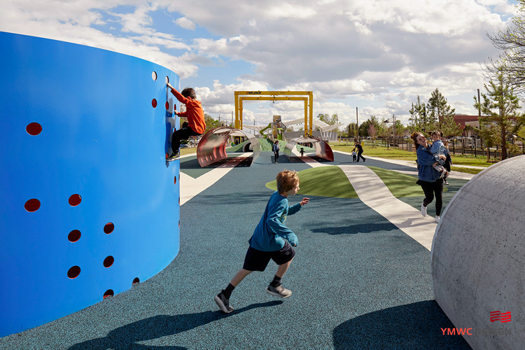 SCULPTURE of Outdoor Children's Playground Construction and Park Amusement Facilities
