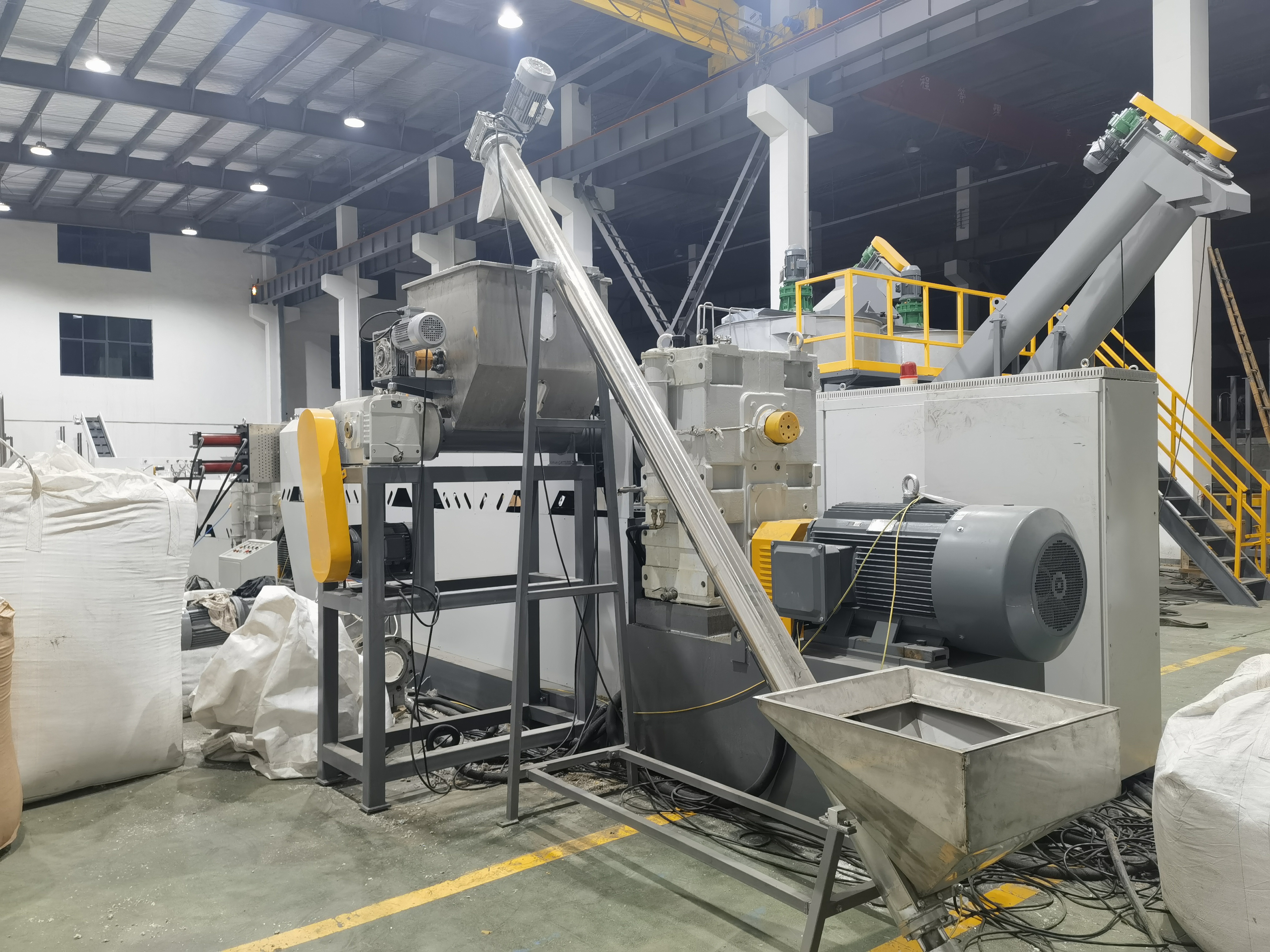 Plastic Pelletizing Extruder for HDPE, LDPE, LLDPE Rigid Flakes Recycling Plastic Recycling Pellet Machine