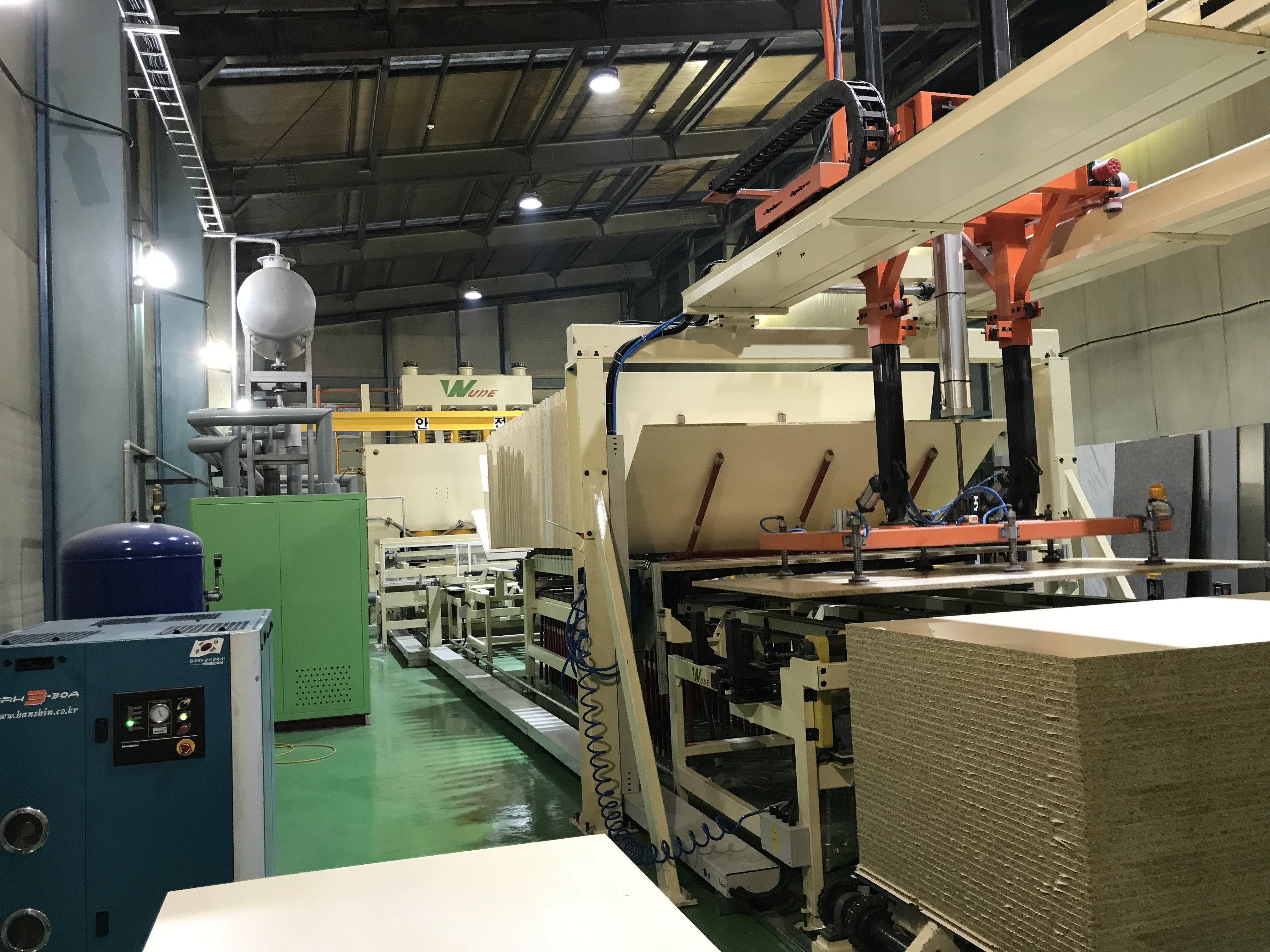 High Efficiency Short Cycle Lamination Line / Melamine Flooring Production Line
