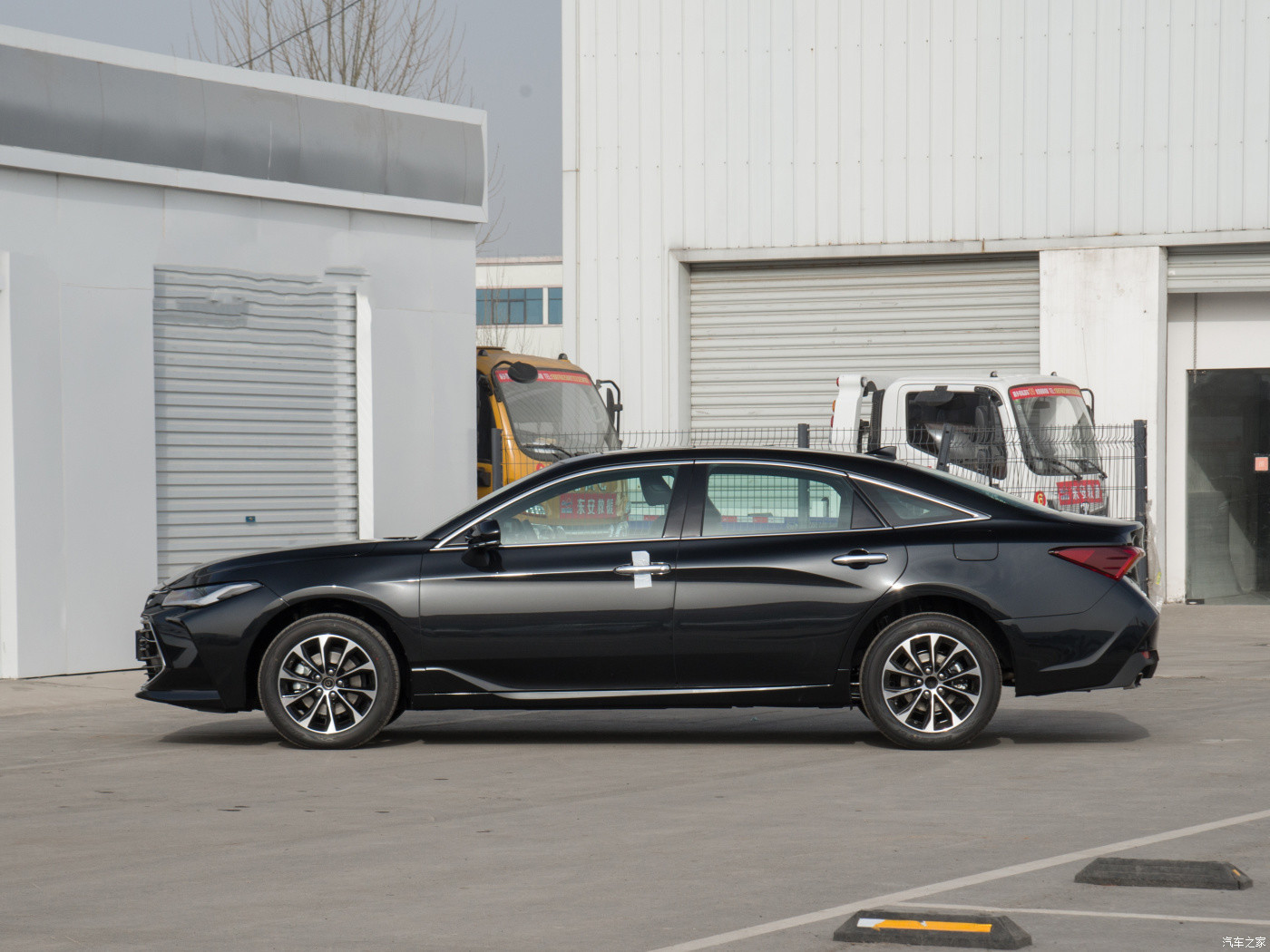 Toyota Avalon 2022 Dual Engine 2.5L Deluxe Edition Midsize Car Used