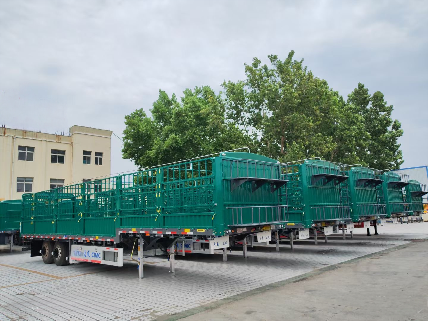 CIMC Factory Direct Fence Truck 3 Axle 40 Feet Sidewall Multi-Purpose Semi-Trailer Fence-Type Cargo Bulk Trailer