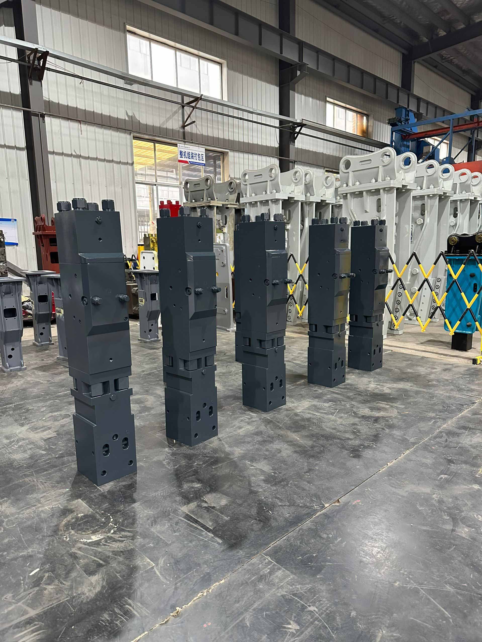 Excavator Spare Parts SB40 SB50 SB70 Hydraulic Rock Hammer Breaker for Earth-Moving Construction Alloy Steel 7