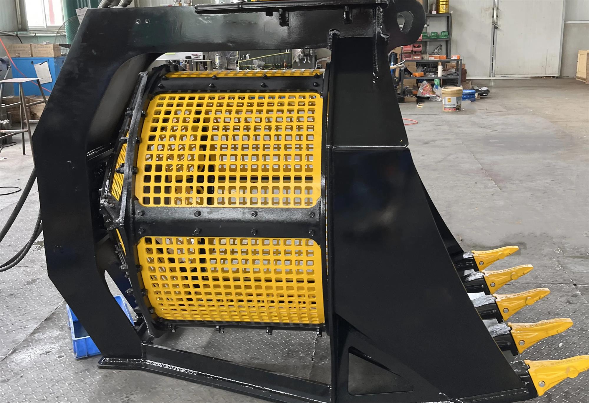 Customized 5 - 40 Ton Excavator Screening Bucket For Sand With Rotating Function