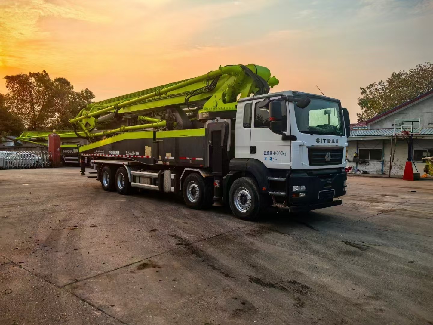 Zoomlion ZLJ5440THBKF 63m 2020 Sitrak Chassis White And Green Used Concrete Pump Truck In Good Condition