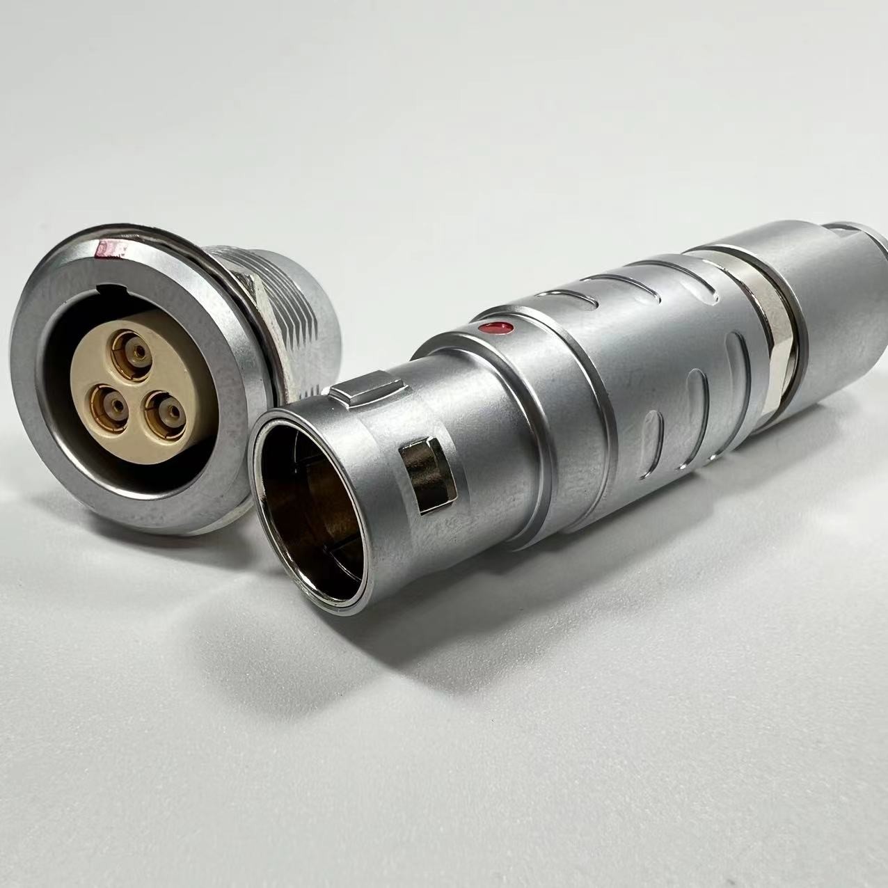 3 Coaxial Push Pull Circular Connectors plug PPS PEEK Insulator