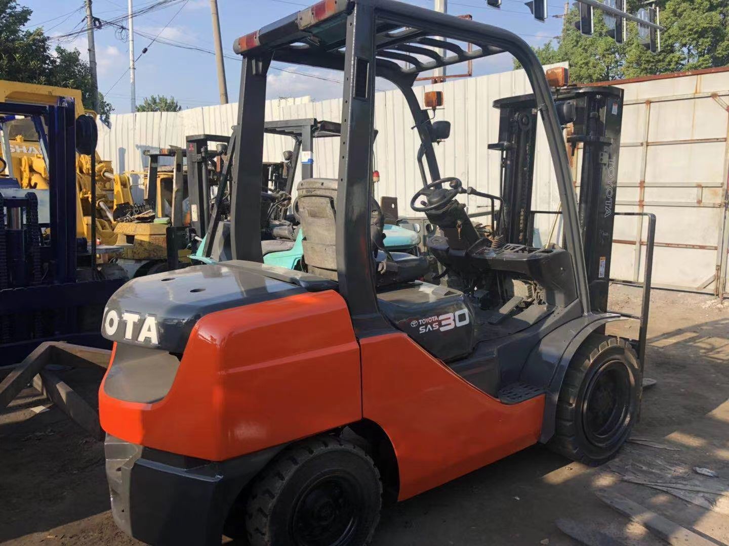 Japan Engine Power Electric Forklift 8F for Safe and Easy Warehouse Material Handling