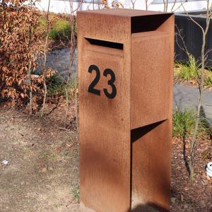 Quality Modern Large Outdoor Weathered Steel Garden Sculpture Mailbox And Post for sale