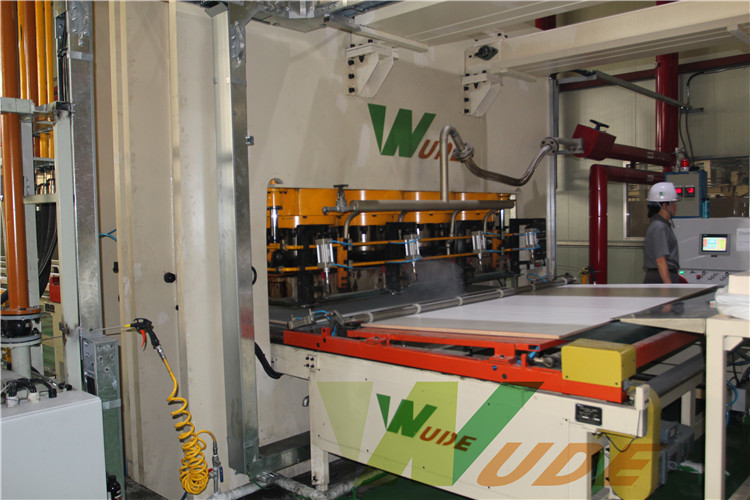 Single Layer Short Cycle Lamination Line Hot Press For HDF MDF PB Board Laminating