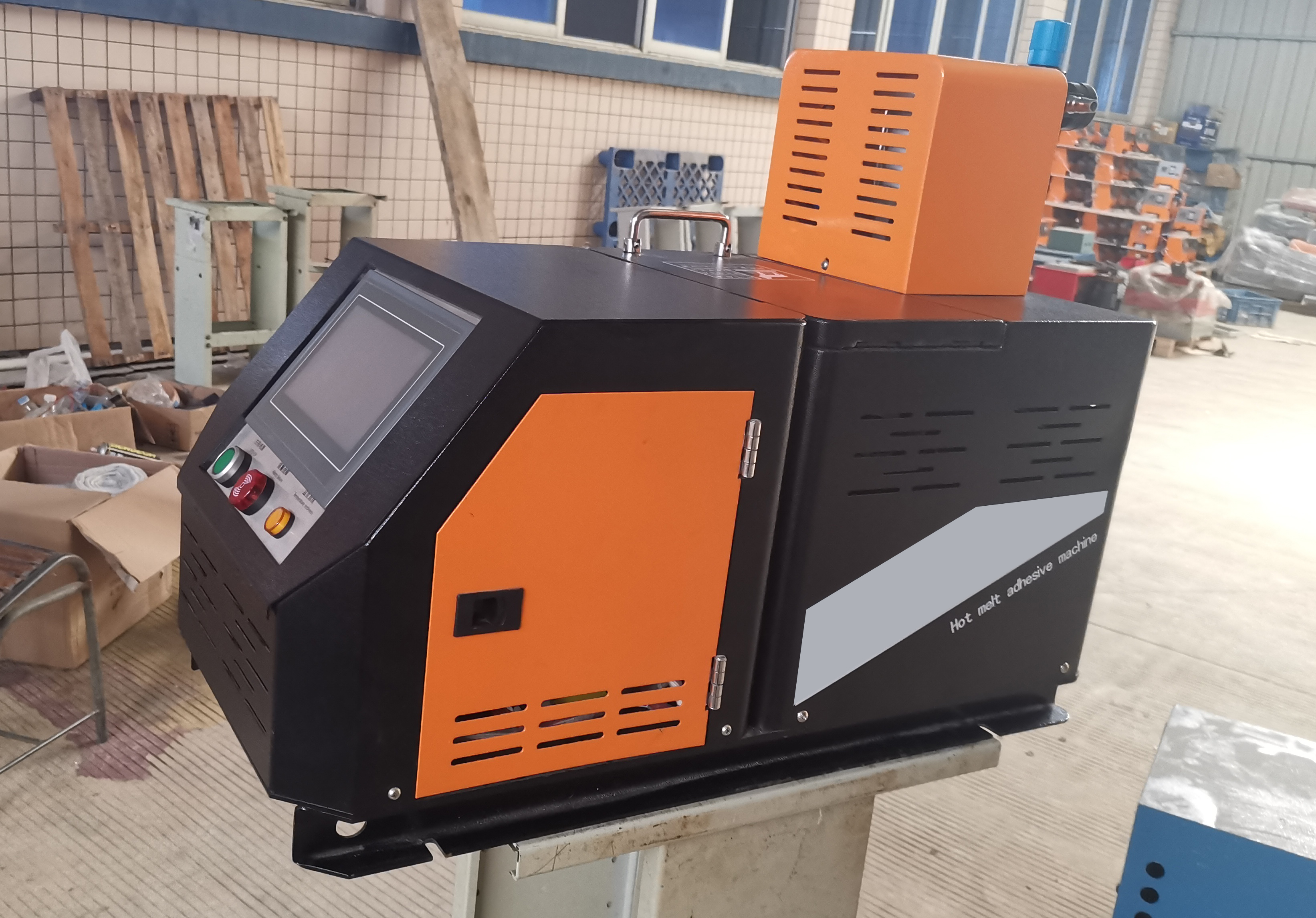 HIGH PRESSURE SPEED REGULATED HOT GLUE APPLICATOR WITH 2 TANKS