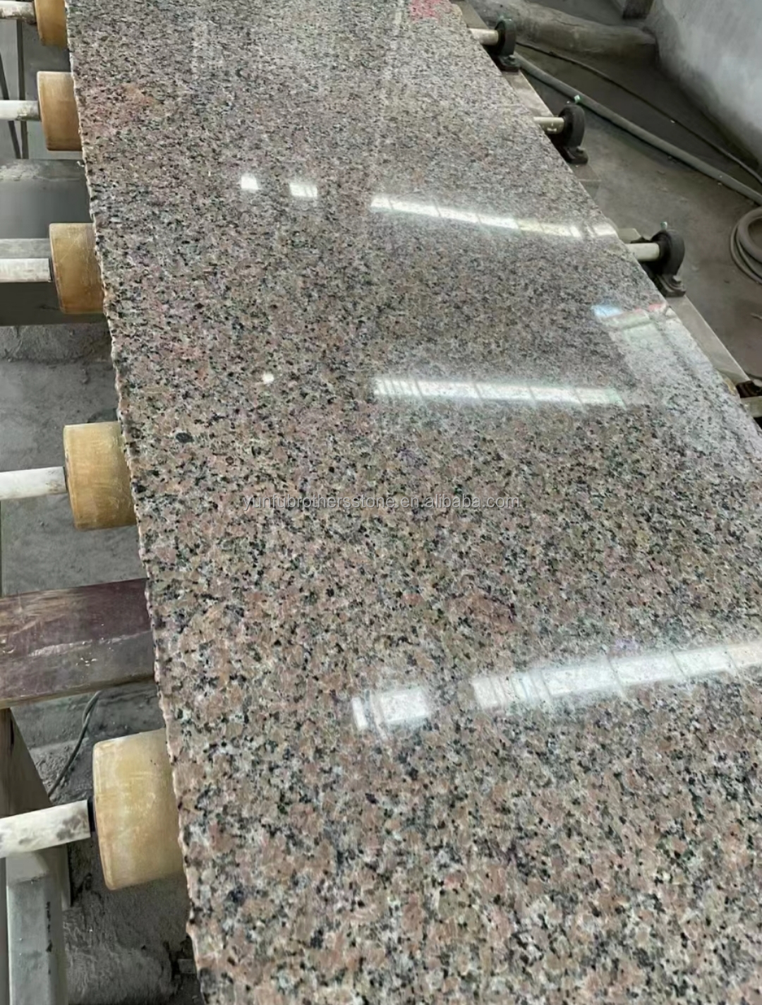 2700kg/m3 Granite Density G636 Slabs Modern Design Style for Villa Graphic Pink Porrno