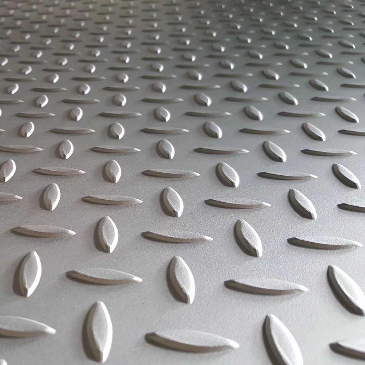 SUS316L Anti Slip Stainless Steel Plate ASTM JIS GN EN Stainless Checkered Plate