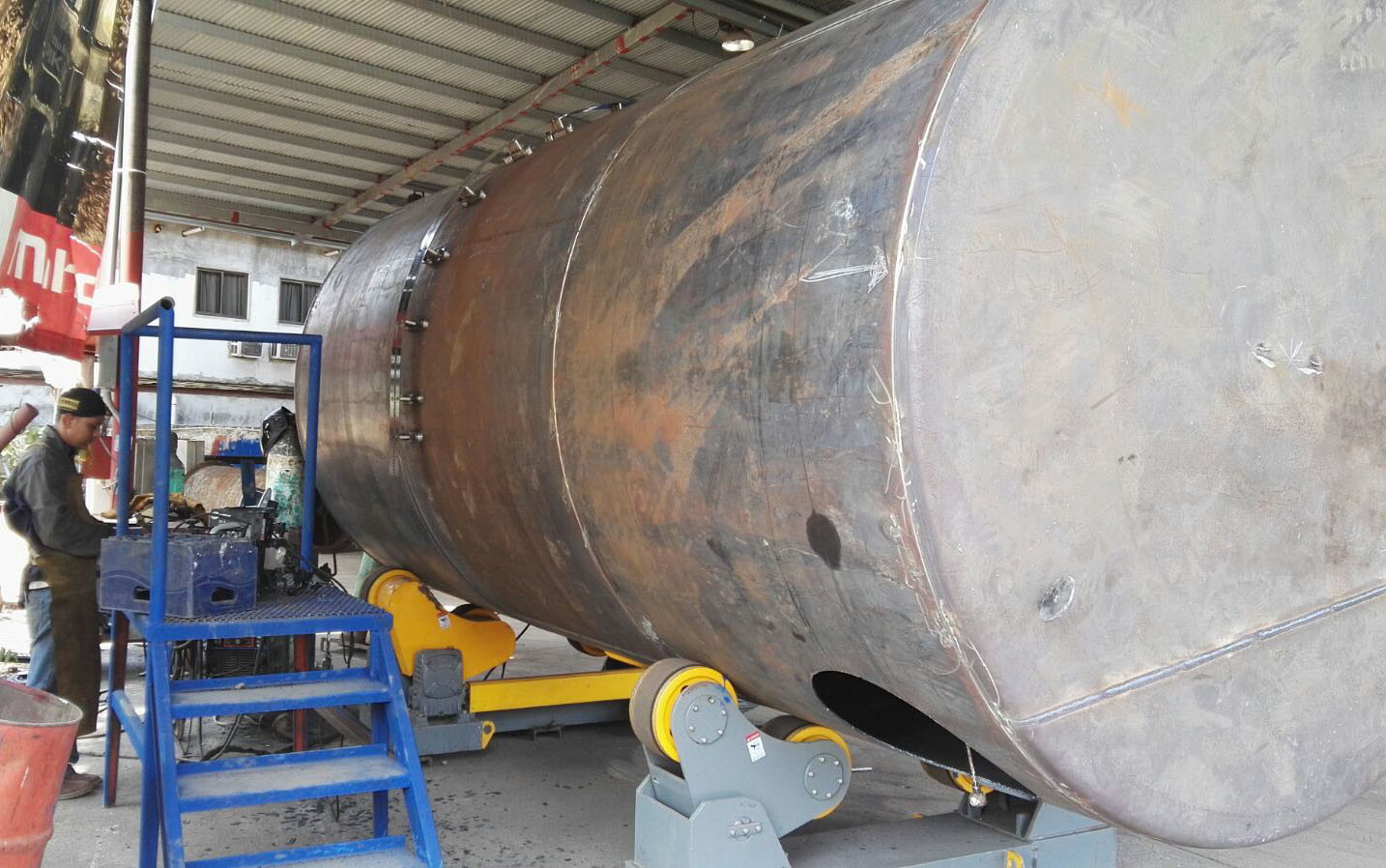 30 Ton PU Self - Aligning Pipe Welding Rotator Stands With Remote Hand Control