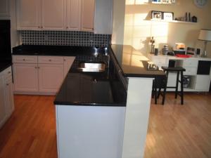 China Engineered Granite Tile Kitchen Countertops , Dark Granite Veneer Countertops on sale