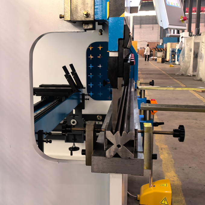WC67K-80T1600 Hydraulic Press Brake Sheet Bending Machine Servo Motor