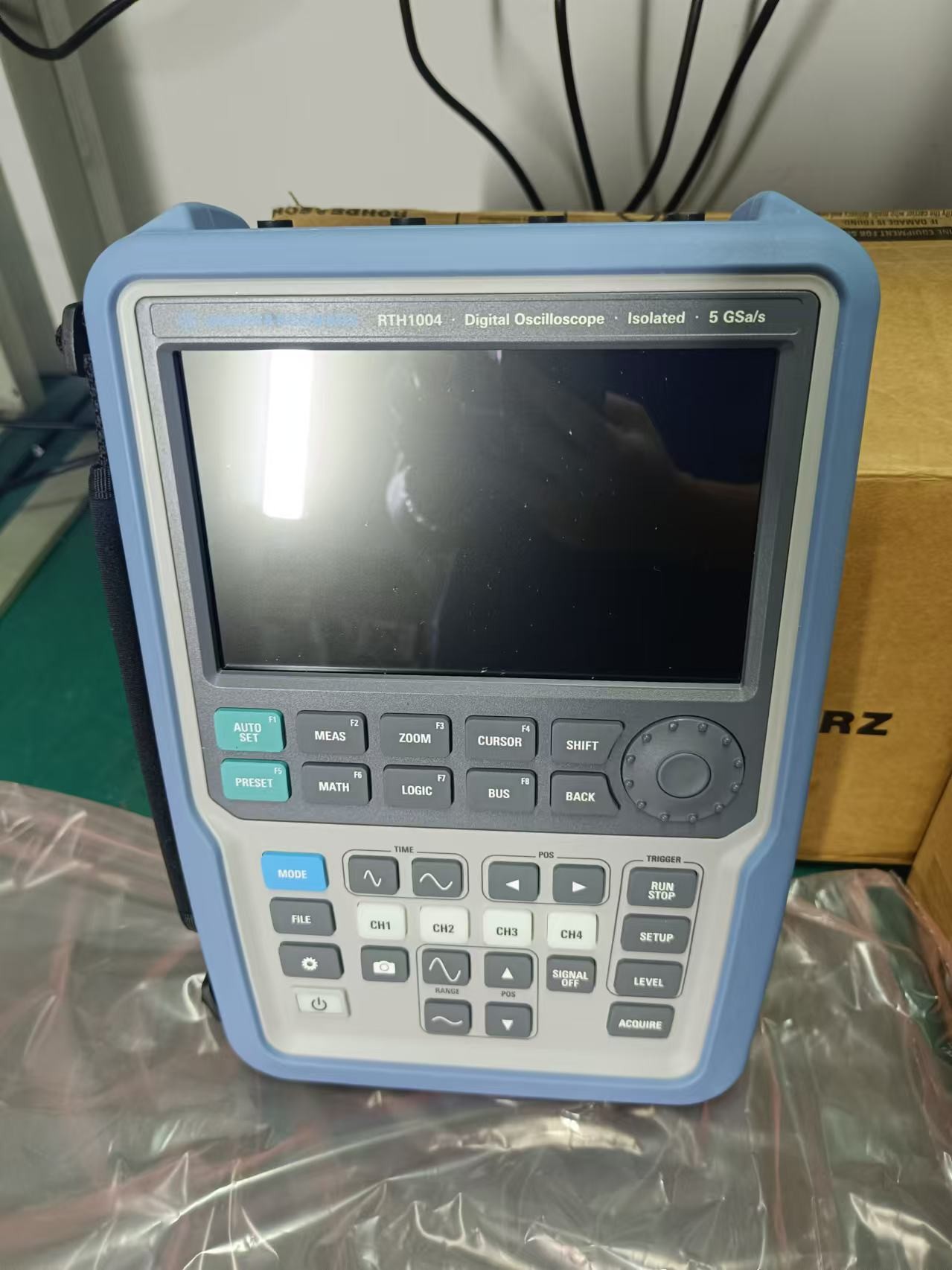 Rohde And Schwarz Scope Rider Handheld Oscilloscope RTH1004 60 MHz To 500 MHz
