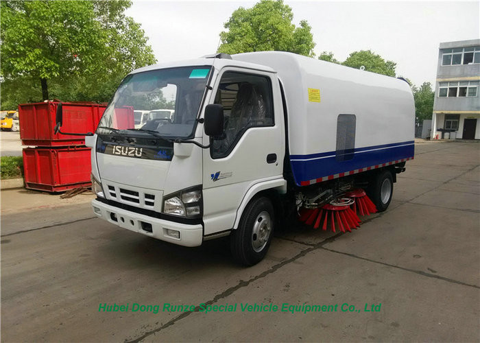 Outdoor Vacuum Isuzu Road Sweeper Truck / Urban Street Road Cleaning Vehicle