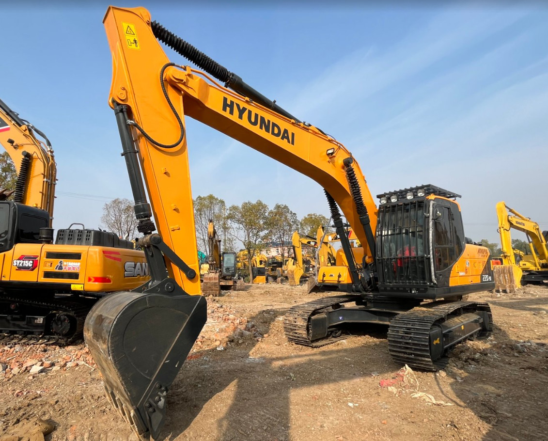 22 Ton Korea Brand Used Hyundai 220 Construction Heavy Excavator for Enginner