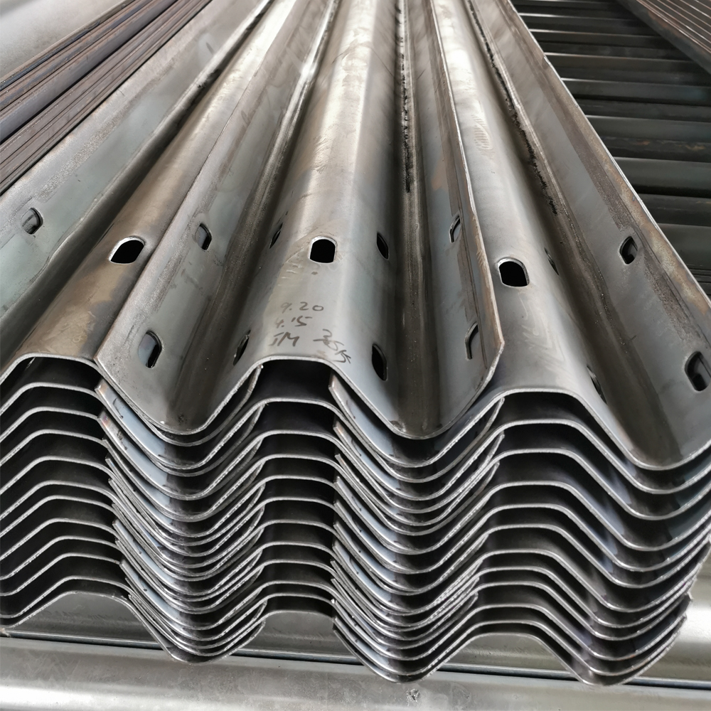 Highway Steel Guardrail with Q235 Q345 Certificate CE/BV/ISO 9001/ISO14001/ISO 18001