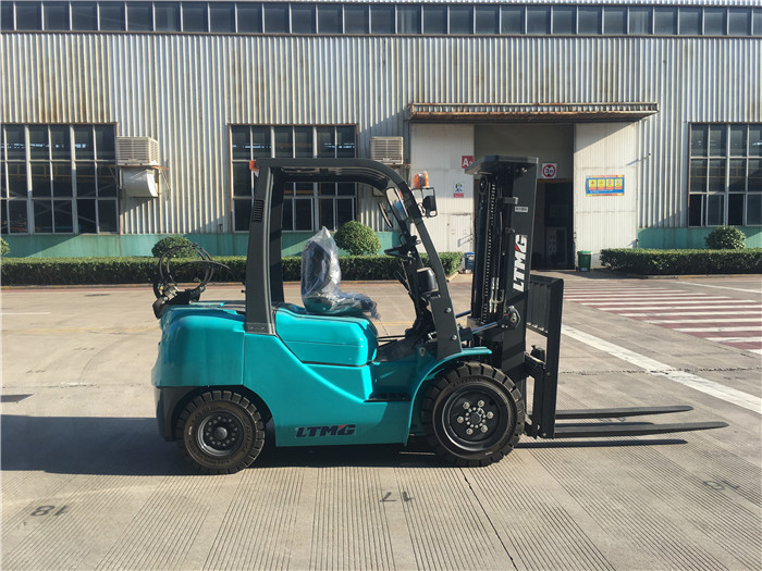 2.5t 3t Material Handling Forklift Truck LPG Gasoline Powered 20% Gradeability