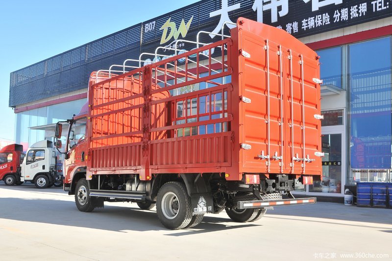 Cheap price HOWO 4x2 light duty 10 tons stake cargo truck