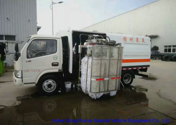Truck Mounted Road Guardrail Sweeper For Road Fence Cleaning With Brushes 1000L Water