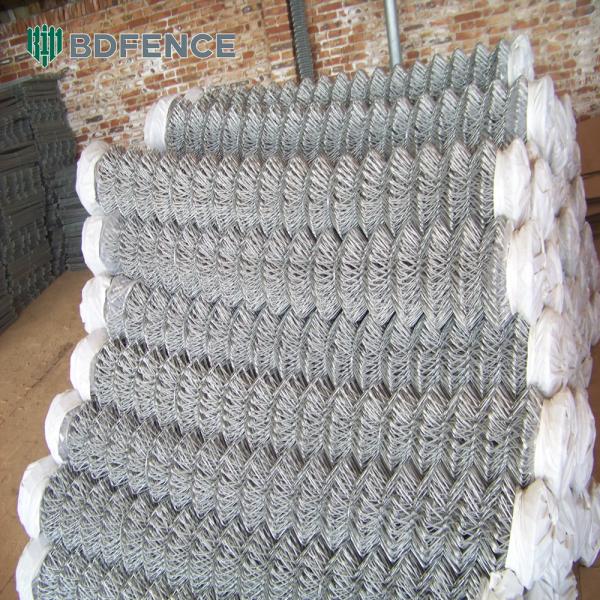 Galvanized Diamond Mesh Wire Chain Link Fence 6 Feet Height 9 Gauge 5*5cm Post Rail Thickness 5.0mm PVC Coated