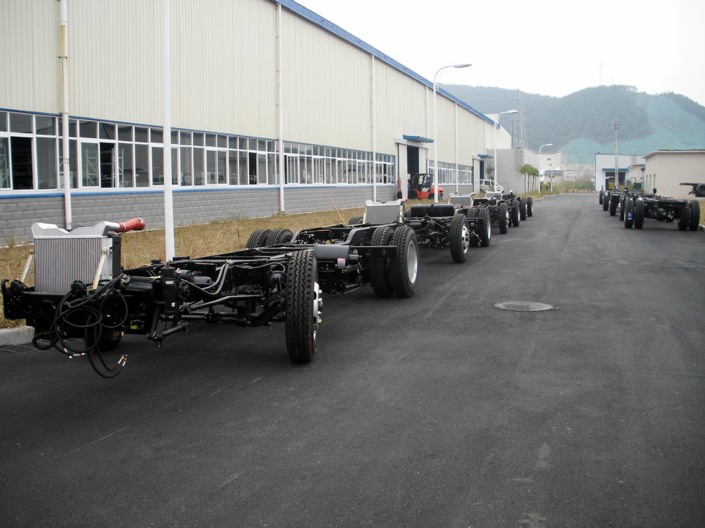 Euro4 Dongfeng EQ6690K4AC Bus Chassis,Dongfeng Coach Bus Chassis,Dongfeng City Bus Chassis