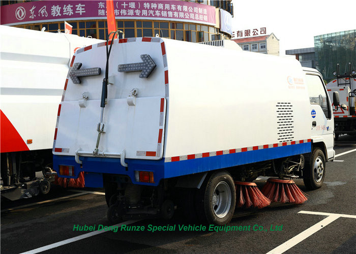 Outdoor Vacuum Isuzu Road Sweeper Truck / Urban Street Road Cleaning Vehicle