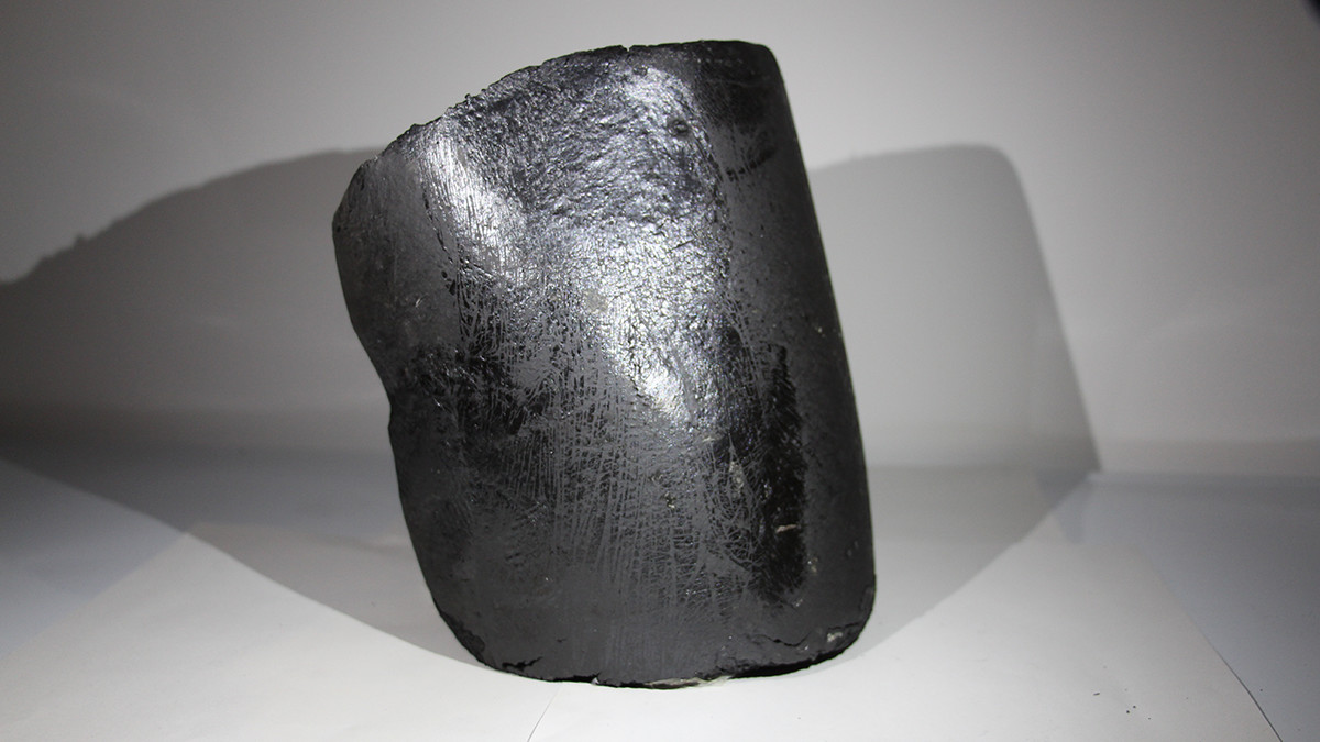 Anhydrous Stemming Tap Hole Clay Stable Iron Hole Depth Slag Resistance