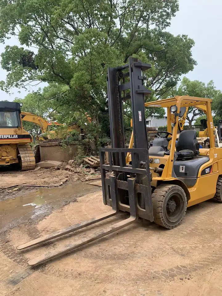 3 Ton Diesel Cat Forklift in Japan with Standard Lifting Height and 150mm Fork Width