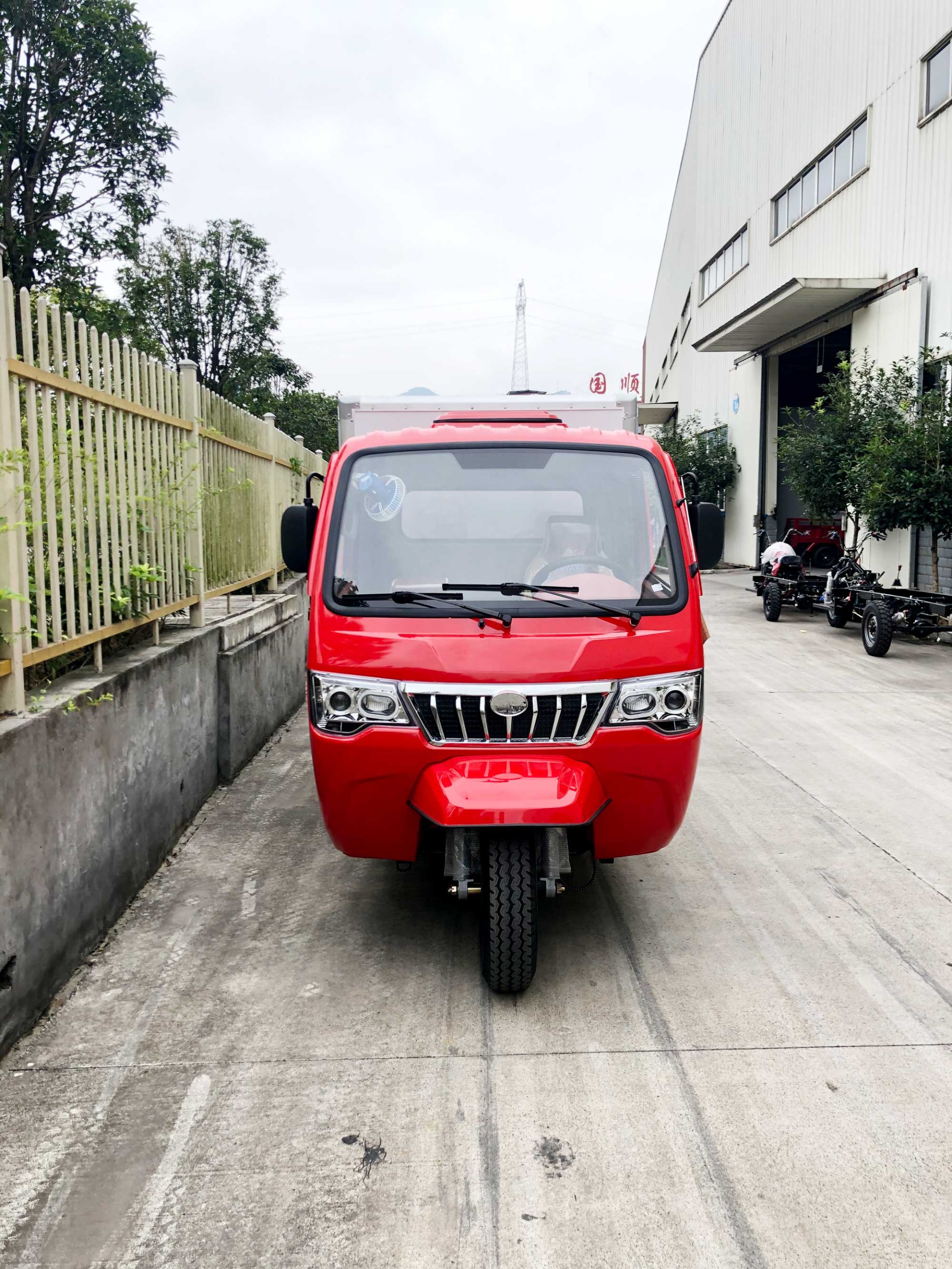 800CC Enclosed Cargo Tricycle Motorized 3 Wheel Motorcycle by DAYANG BEIYI for Adult