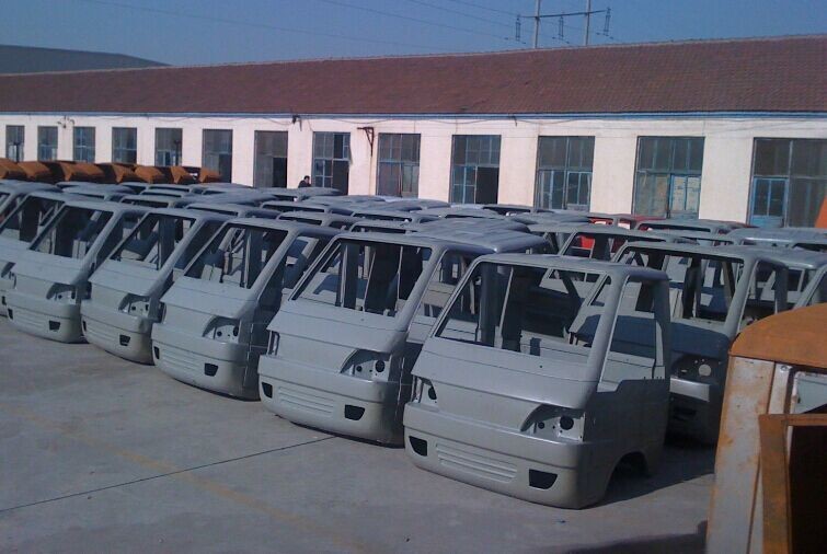 gasoline high quality three wheel mini truck for cargo 600cc engine and cab