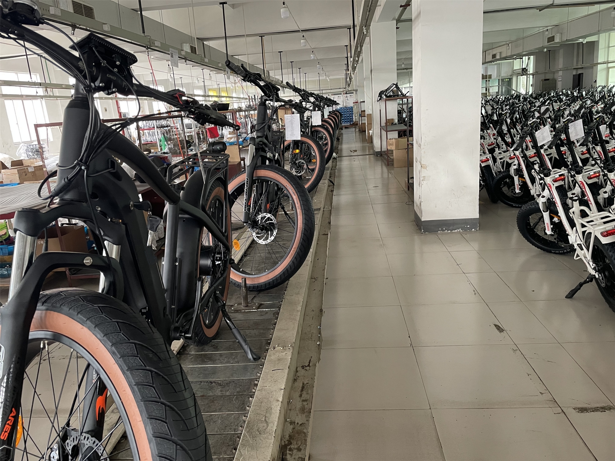 Adult Electric Mountain Bike 26 Inch 48V 1000W Motor Lang Range Aluminium Alloy Ebike