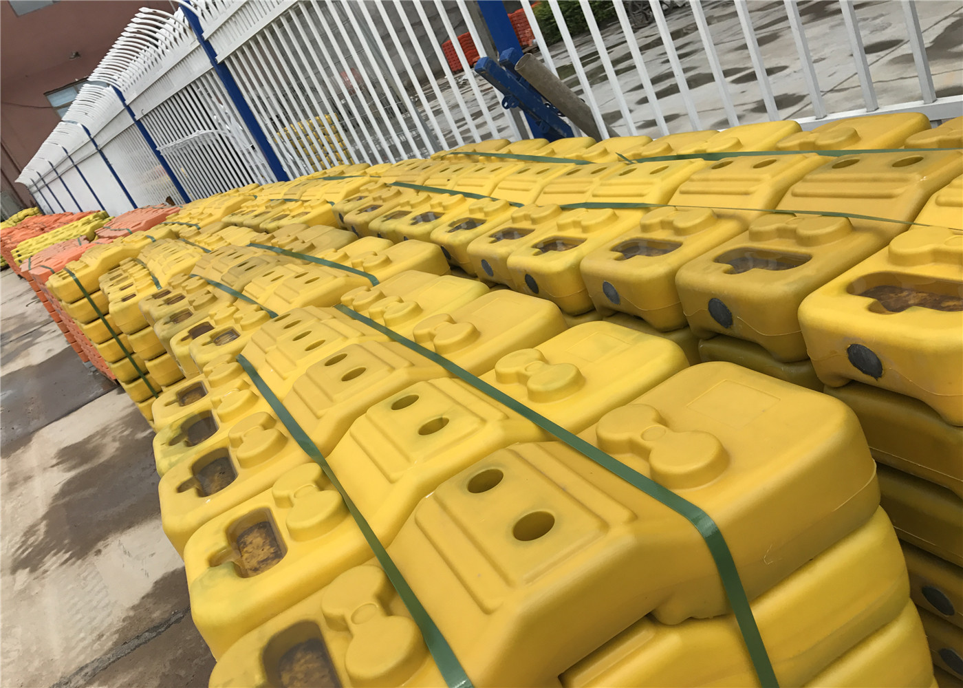 BLUFF POINT OD 40 temporary fencing for sale 2100mm x 2400mm weight 25kg temp fencing panels supplier
