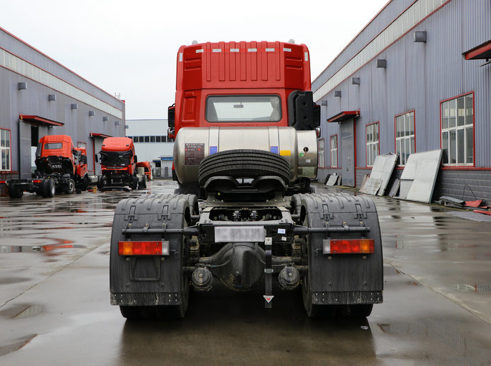Model Tractor Trailer Head Truck Dongfeng 6x4 LNG CNG Tractor Truck with Touch Screen