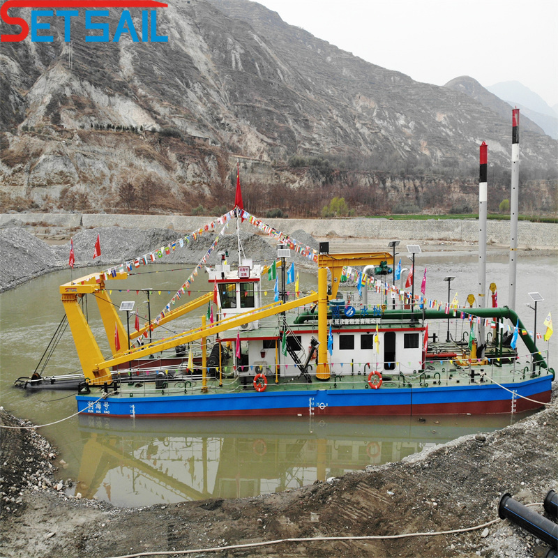 Stable Performance Diesel Engine 26inch Cutter Suction Dredger for Lake