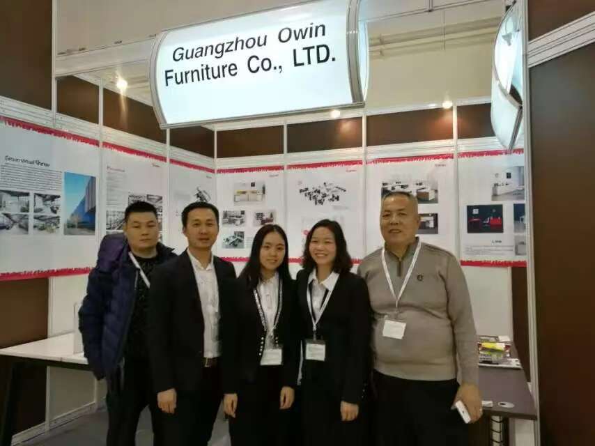 Customized Design Jewelry Display Case with LED Lighting and Durable Construction for Luxury Retail