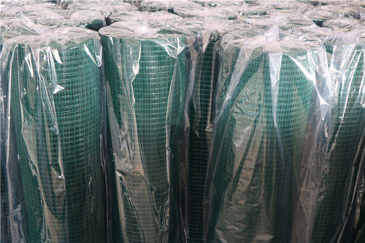 Iron 3*3 welded Welded Wire Mesh rolls pvc coated welded wire mesh farm fence