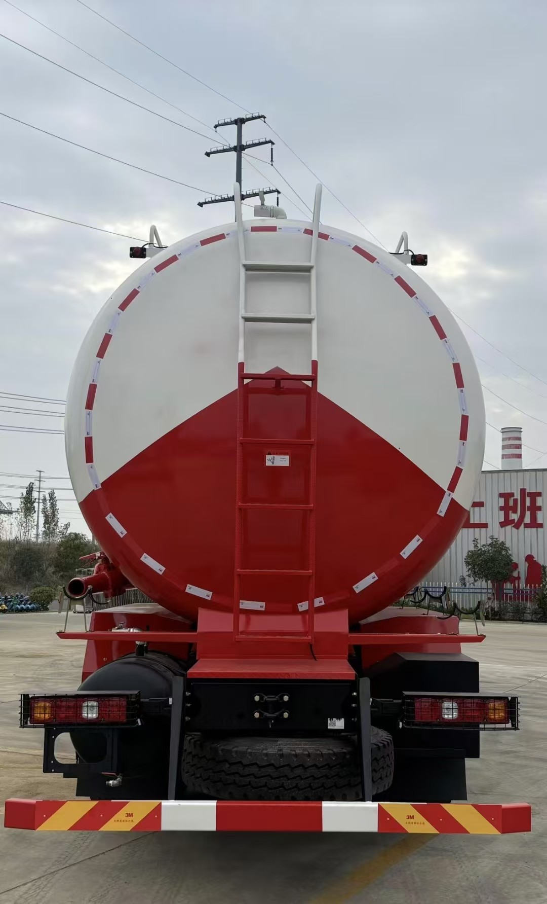 SHACMAN X3000 Oil Truck Tanker 30000L 8x4 Second Hand For Fuel Delivery