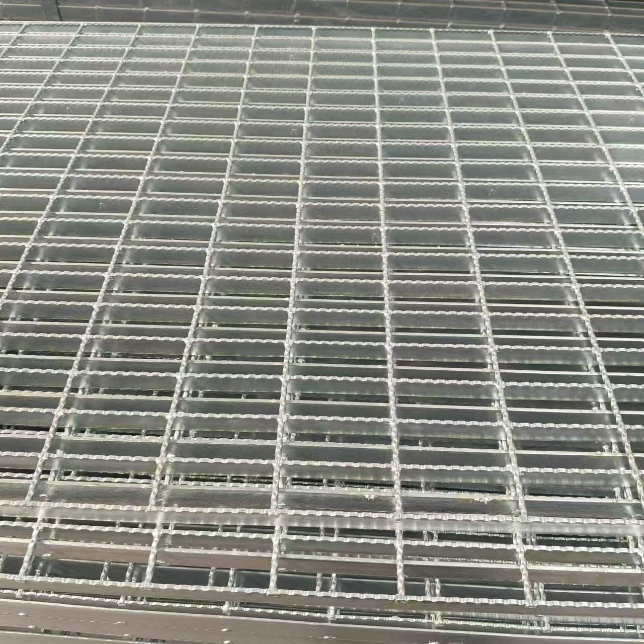 Anti-Slip Wear-Resistant Steel Grating, Ensuring Walking Safety