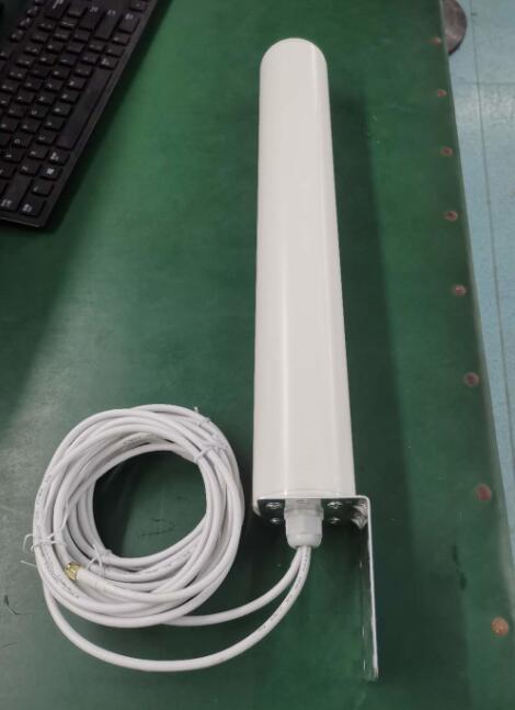 High Gain 14dBi 698-2700Mhz Waterproof Outdoor Mimo LTE 4G Antenna with L Bracket