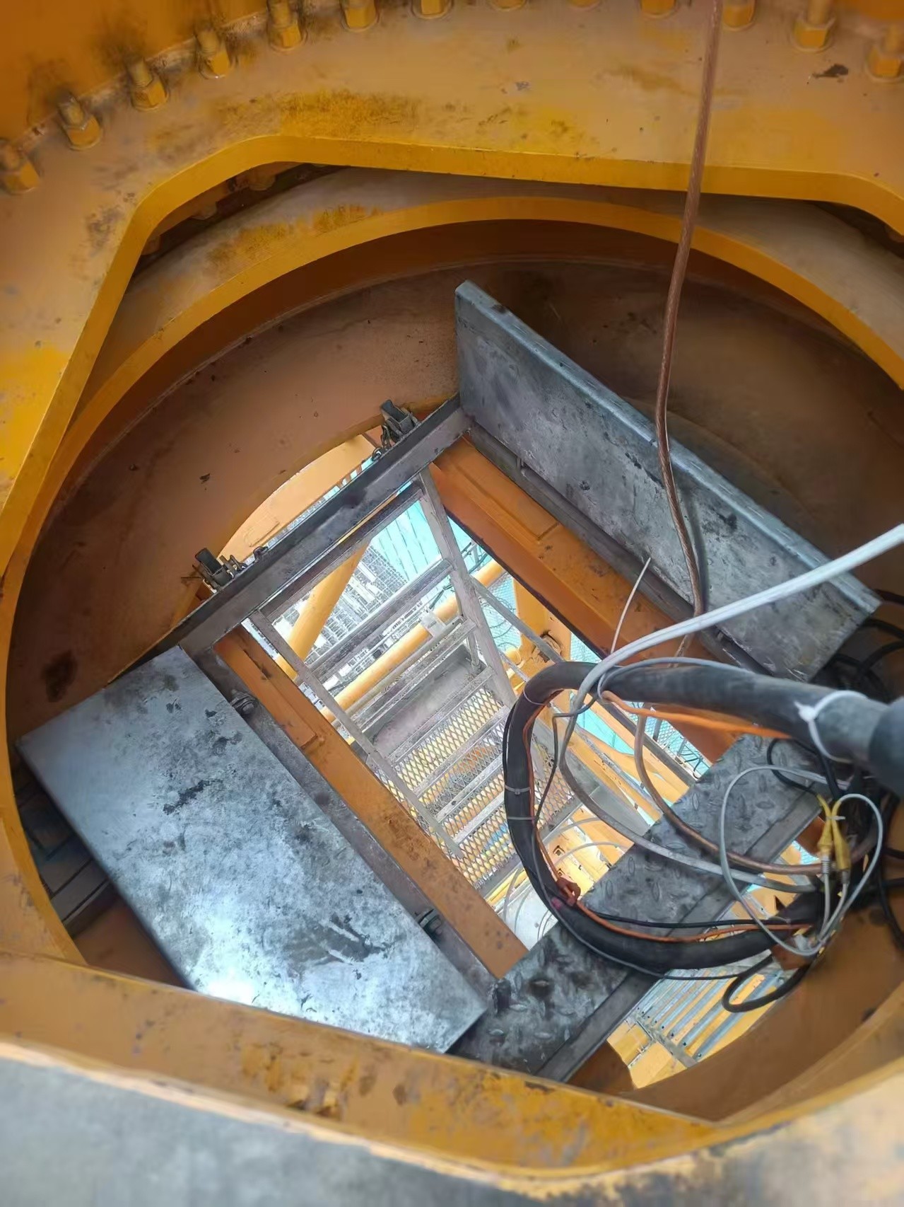 Potain tower crane (MC278), maximum lifting capacity 12 tons, strong steel