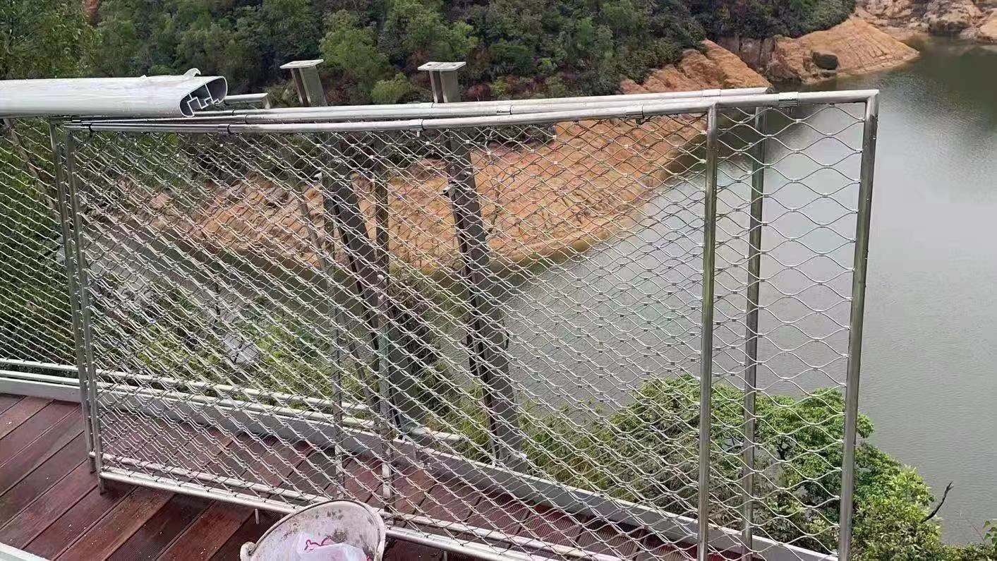 Wire Rope Mesh 25mm*25mm Opening Knotted Steel Cable Netting As Staircase Fence