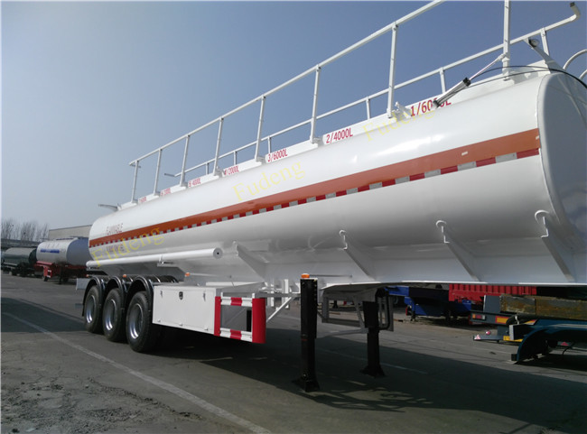 Bitumen Storage Transport Tanker Trailer / Tri Axle petroleum tank trailers