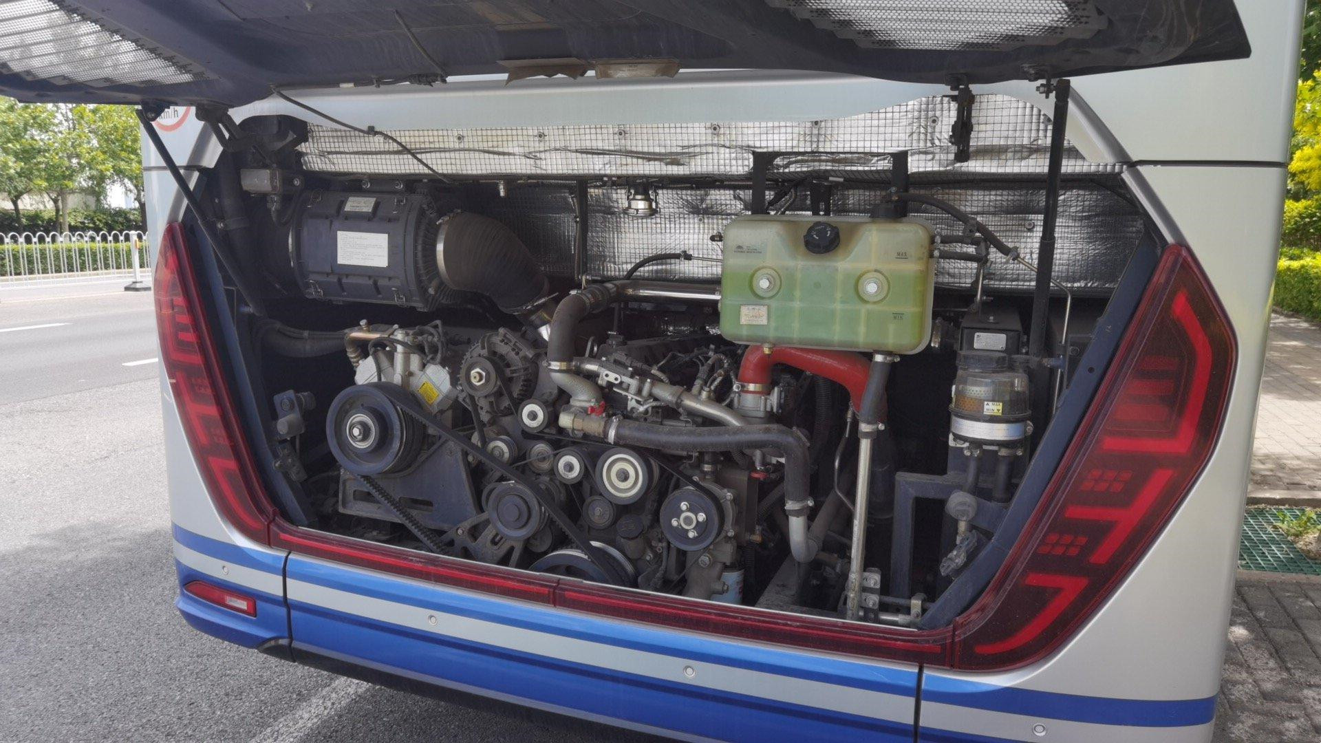 Second Hand Buses Yutong ZK6907 Luxury Coach Gasoline Engine China Electric Bus With TV