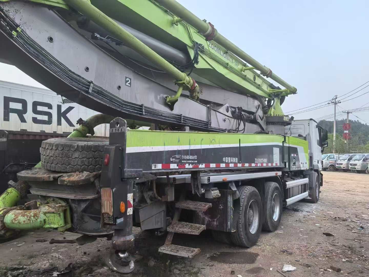 Zoomlion 47m Concrete Pump Truck Installed With Mercedes-Benz Chassis Price