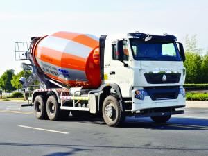 China ISO Concrete Mixer Truck With Pump , Mobile Industrial Concrete Mixing Equipment on sale