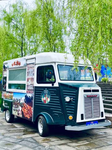 Portable Mobile Food Kiosk Stall Electric Four Wheel Vending Cart for On-the-go Needs