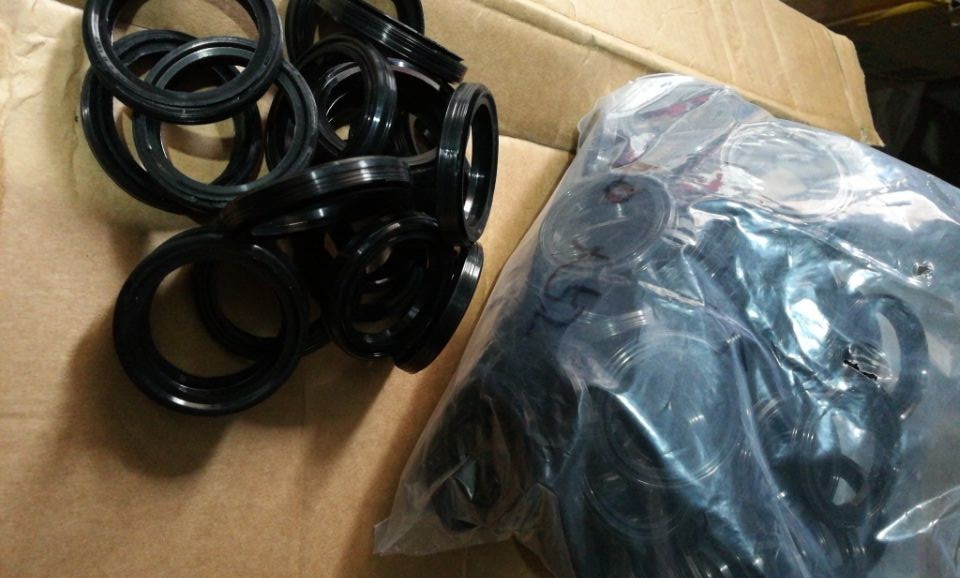 Black NBR O Ring , 8-12Mpa Silicone Rubber Washers for Industrial Seal